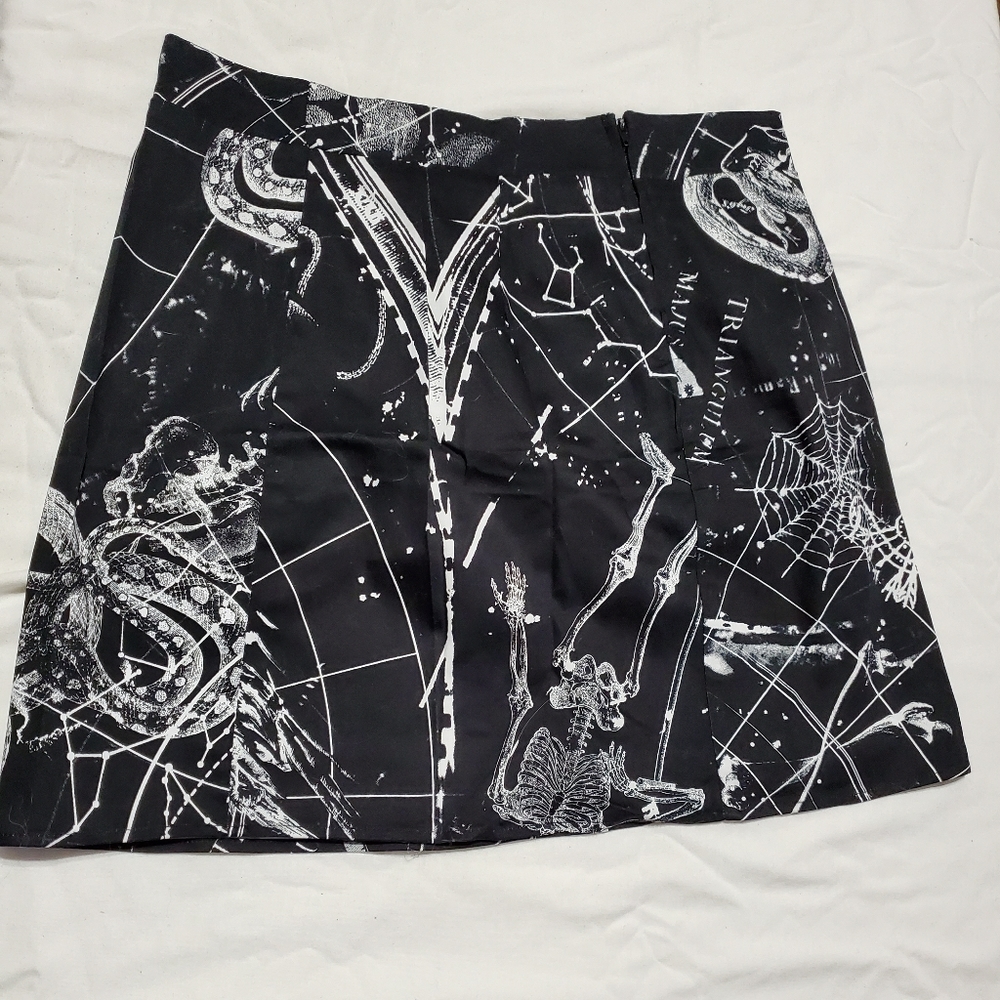 Hot Topic - Skull Celestial Skirt